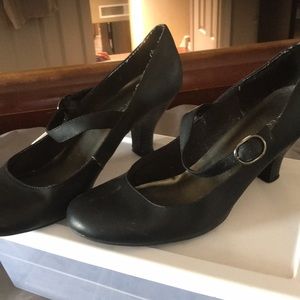 Cute black dress shoes 👠